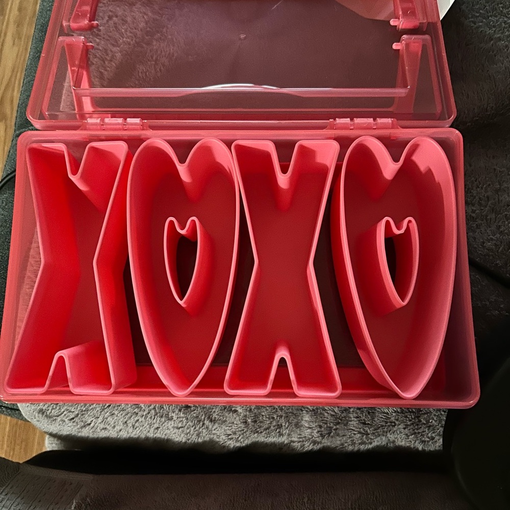 Snackle box holds snacks for car rides